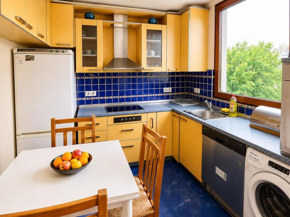 Kitchen or kitchenette, Dining area, dishwasher, oven, stove, washing machine