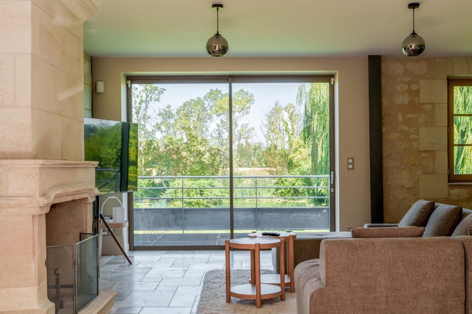 Patio, TV and multimedia, View (from property/room), Balcony/Terrace, Living room, Seating area