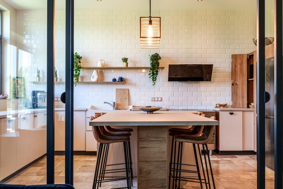 Kitchen or kitchenette, Dining area, oven, stove