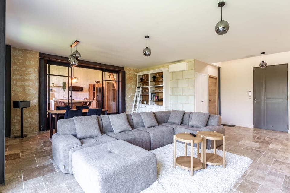 Patio, Kitchen or kitchenette, Living room, Seating area, Dining area