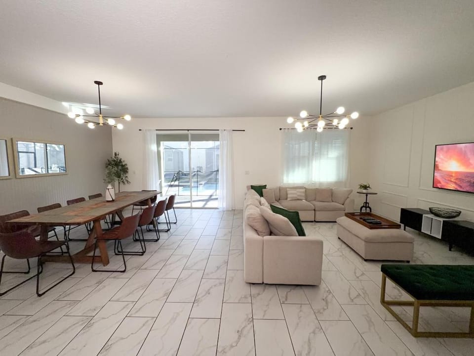 Oasis for 28 - 9BR-5BA - Private Pool, Spa & Patio Villa in Kissimmee