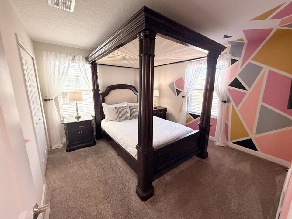 Oasis for 28 - 9BR-5BA - Private Pool, Spa & Patio Villa in Kissimmee