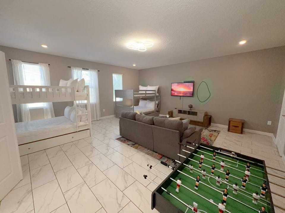 Oasis for 28 - 9BR-5BA - Private Pool, Spa & Patio Villa in Kissimmee