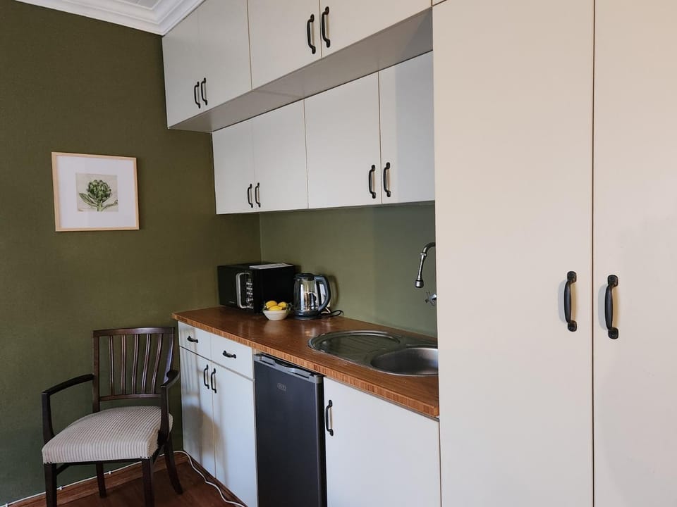 150 on Retief Bed and Breakfast in Cape Town