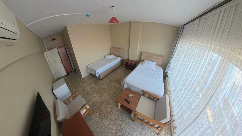 Bed, TV and multimedia, Living room, Photo of the whole room, Bedroom, air conditioner