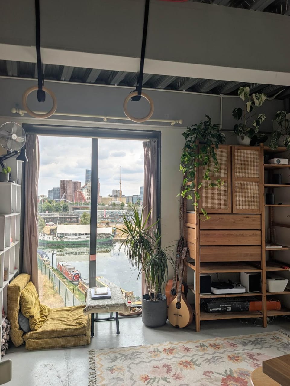 Cosy & peaceful canal side flat in Hackney Wick Apartment in London Borough of Hackney
