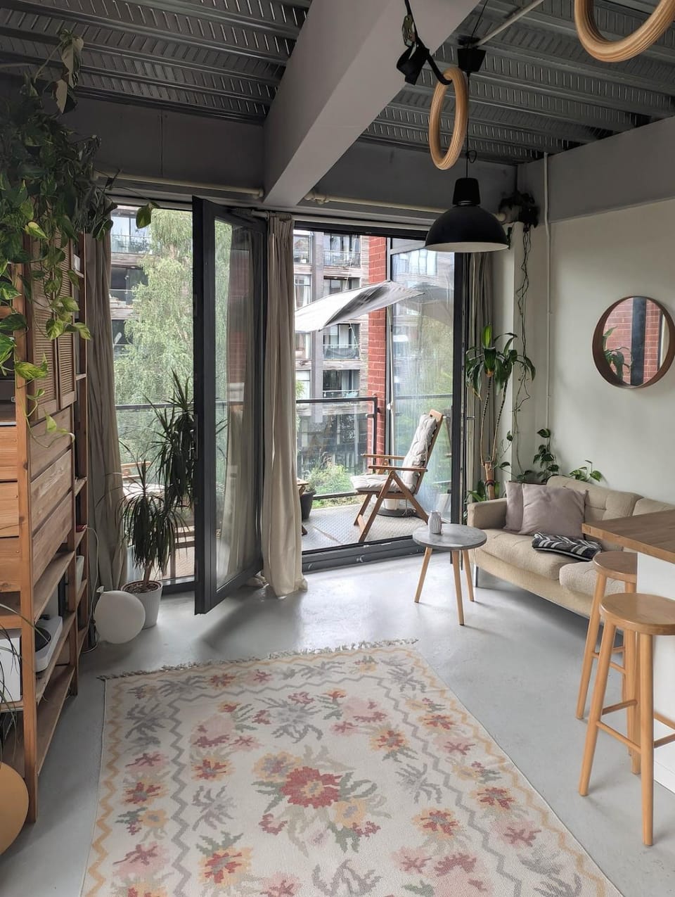 Cosy & peaceful canal side flat in Hackney Wick Apartment in London Borough of Hackney