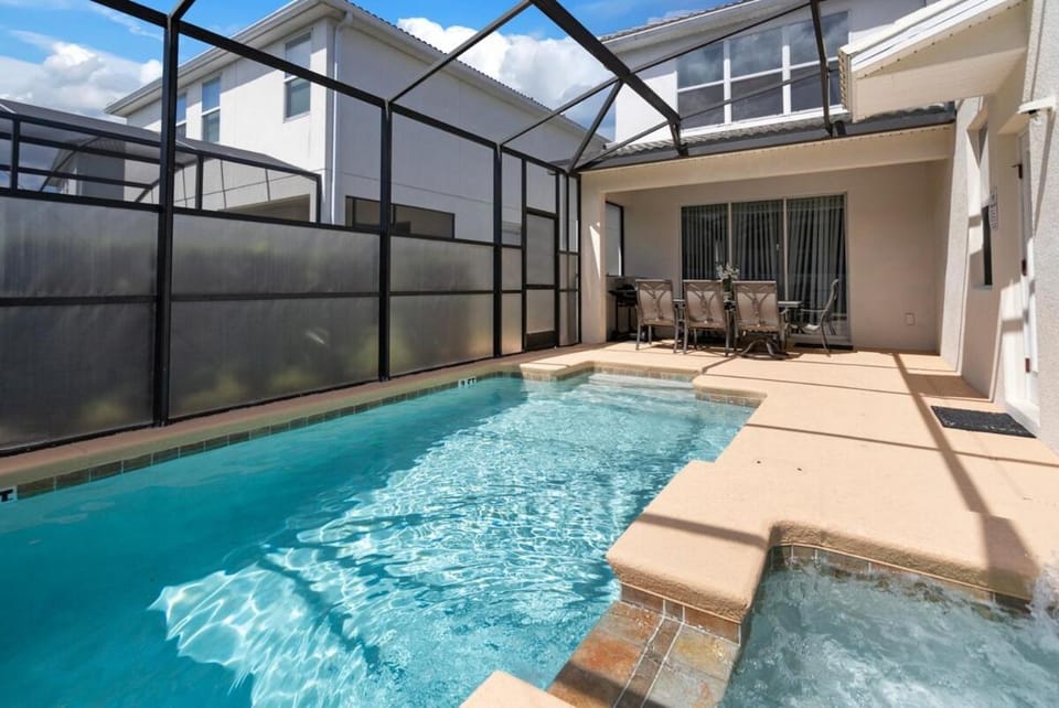 Storey Lake Splash 5BR Pool Fun Villa in Kissimmee