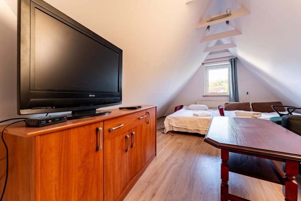 Bed, TV and multimedia, Photo of the whole room, Evening entertainment