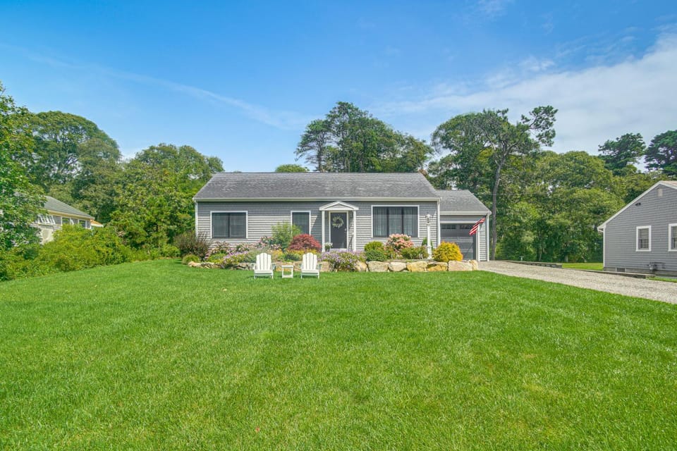 Beautiful West Harwich Home: 1 Mile to Beach! House in Harwich