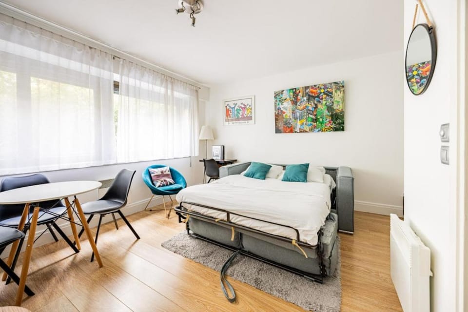 Cozy studio Arc de Triomphe Champs Elysées 8th Apartment in Paris