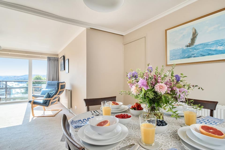 View (from property/room), Living room, Seating area, Dining area