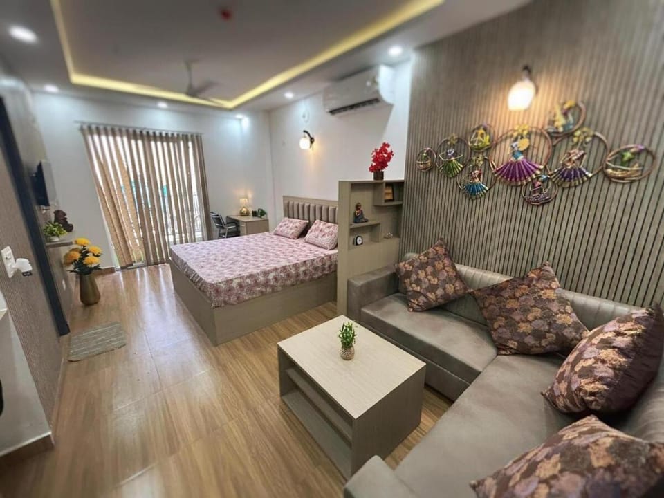 Premium Studio Residence, Studio in Prime Location Apartment in Noida