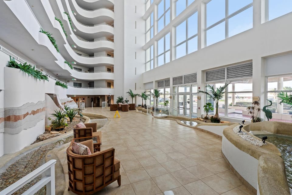 Oceanfront 3BR Balcony, Indoor & Outdoor Pools Apartment in South Daytona