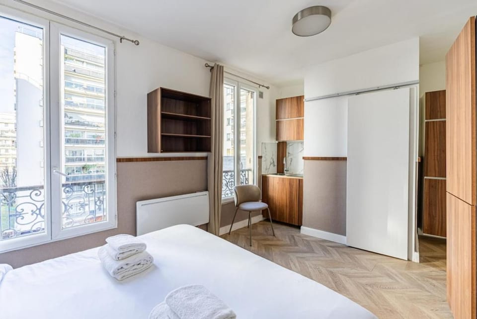 Montmartre - Guy Moquet Metro - Studio Apartment in Paris