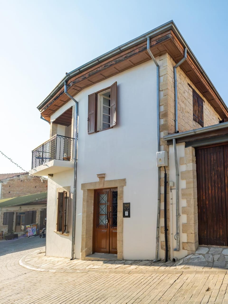 Property building, Facade/entrance, Balcony/Terrace