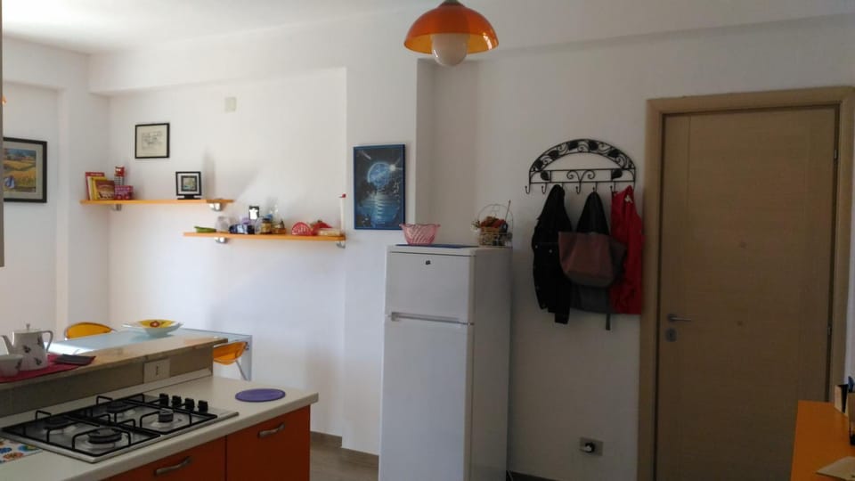 Kitchen or kitchenette, Living room, Photo of the whole room, Decorative detail, Dining area