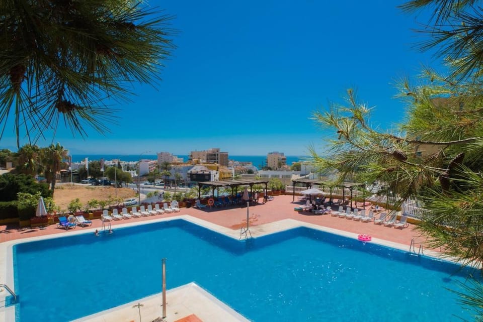 Pool view, Swimming pool, sunbed