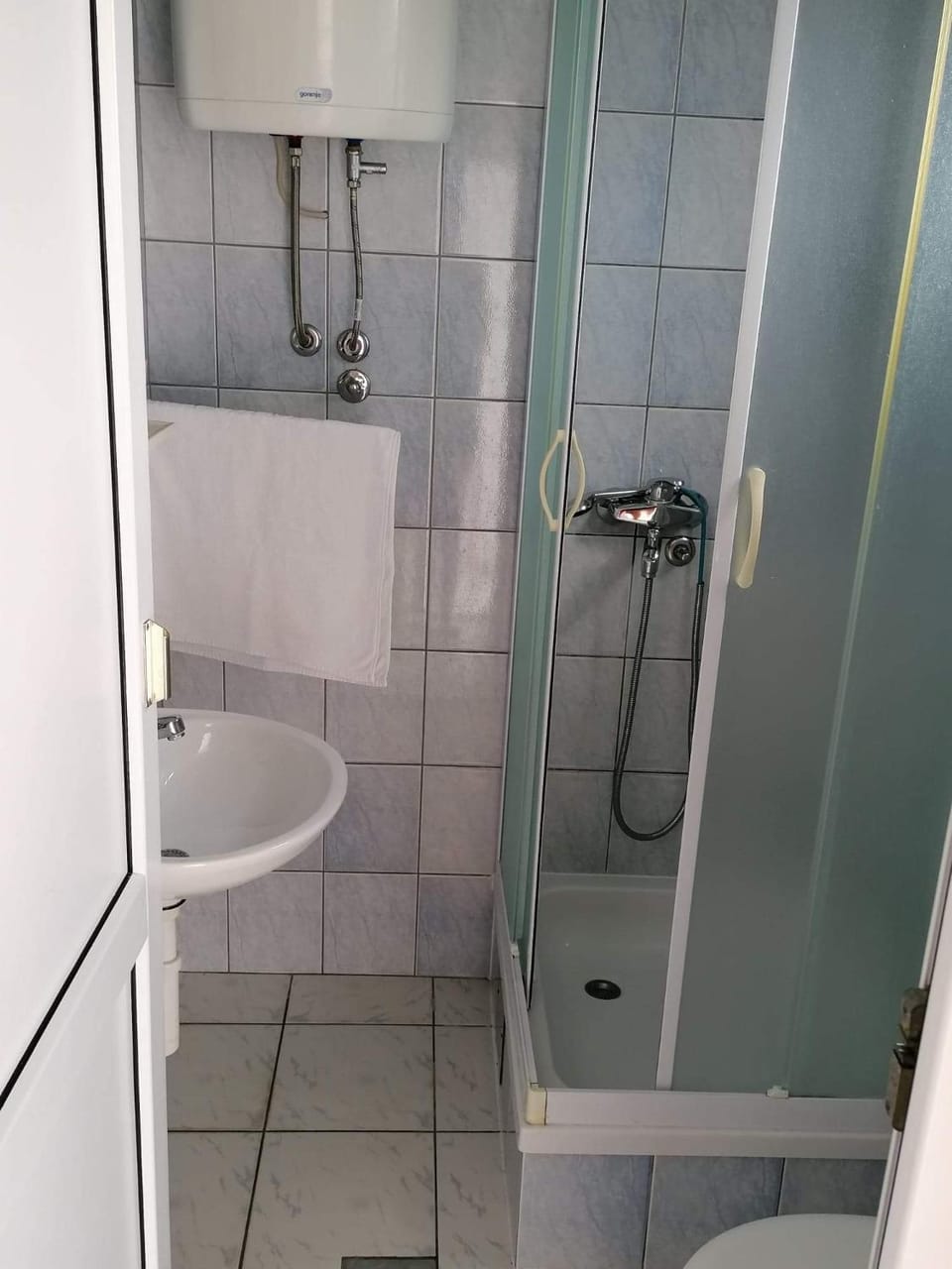 Shower, Toilet