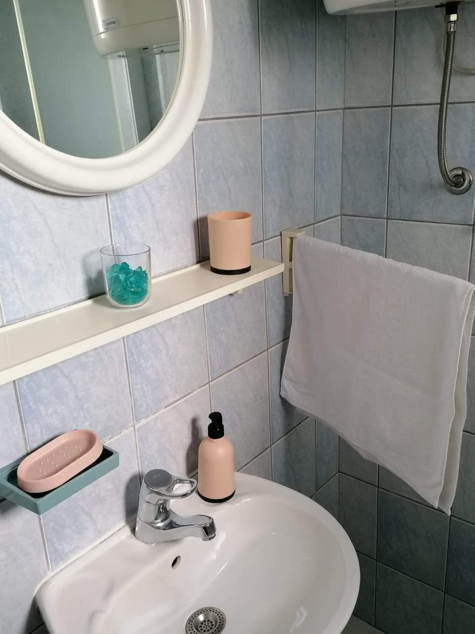 Bathroom, towels
