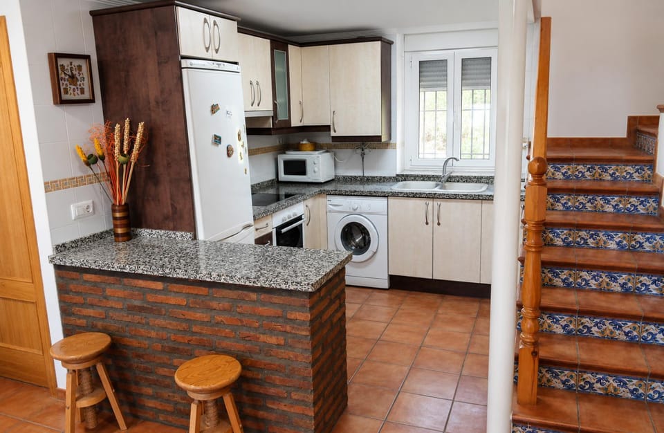 Kitchen or kitchenette, Dining area, oven, stove, washing machine