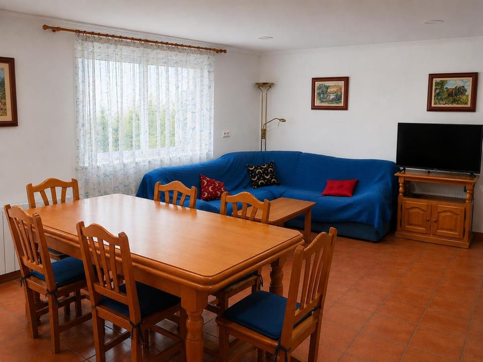 TV and multimedia, Living room, Seating area, Dining area, Evening entertainment