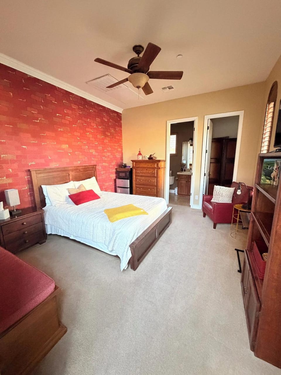Photo of the whole room