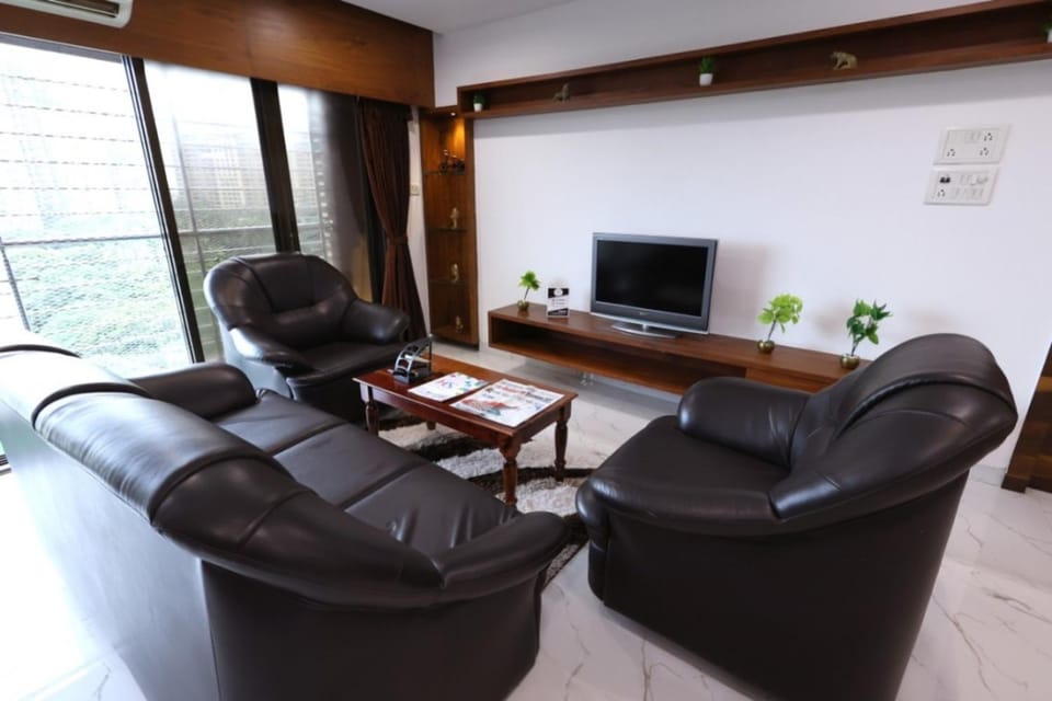 Communal lounge/ TV room, TV and multimedia, Living room, Seating area, Evening entertainment