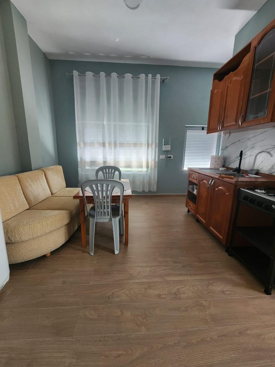 Kitchen or kitchenette, Living room, Seating area, stove