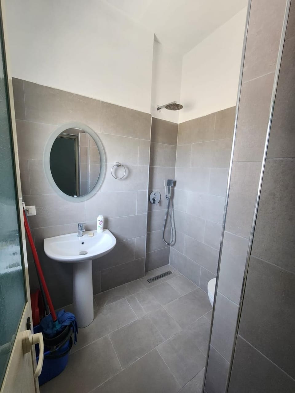Shower, Toilet, Bathroom, towels