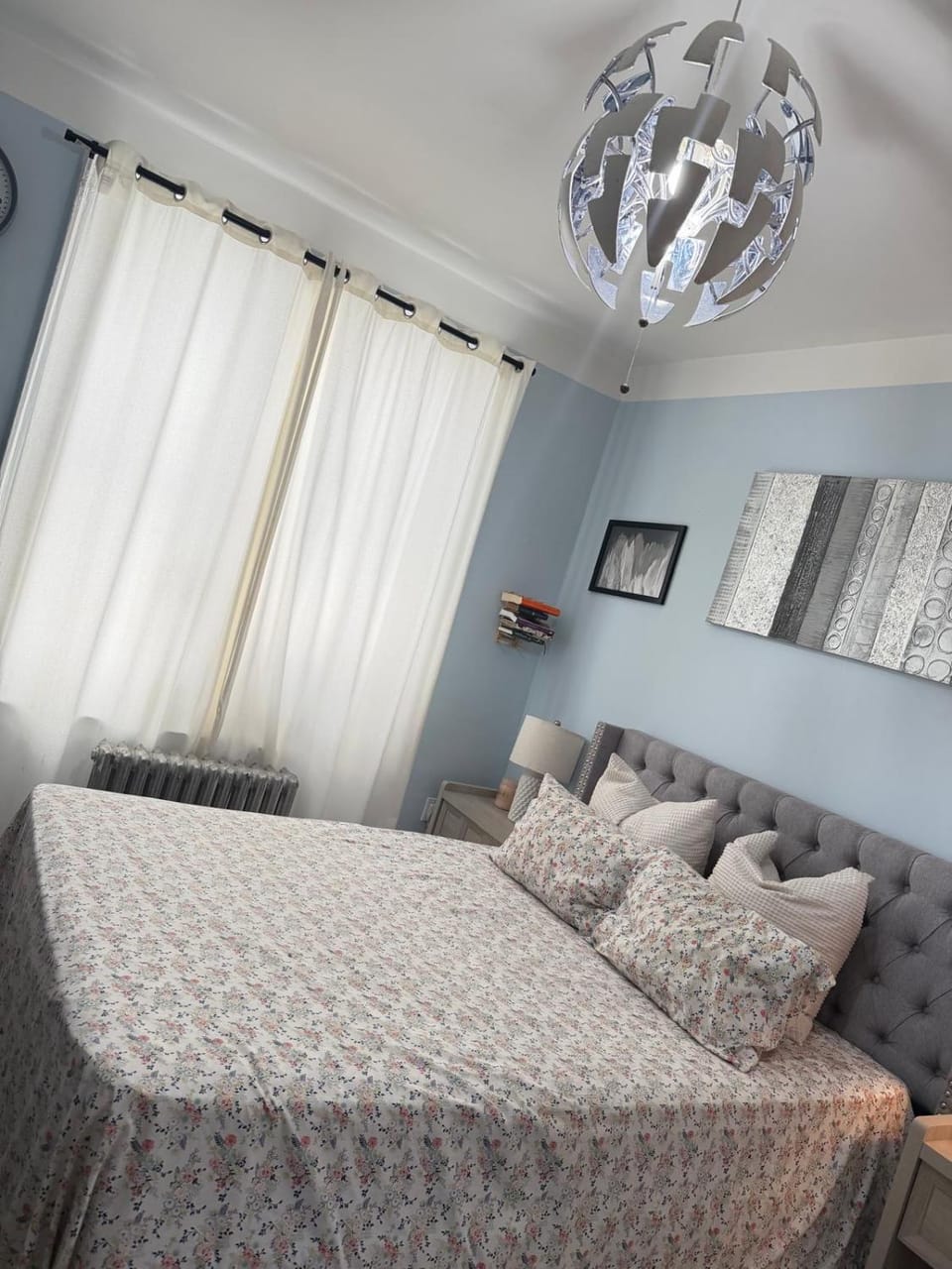 Cozy room in Queens-Direct subway to NYC Bed and Breakfast in Ozone Park