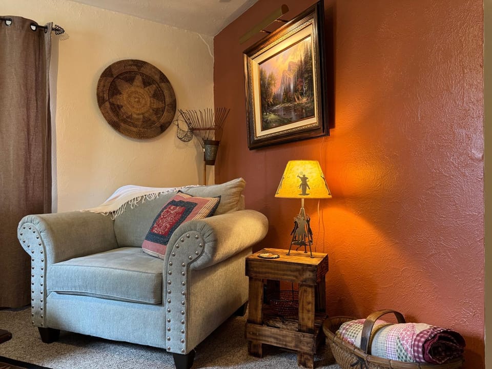 Frontier Suite at St. George Flats Apartment in Huntington