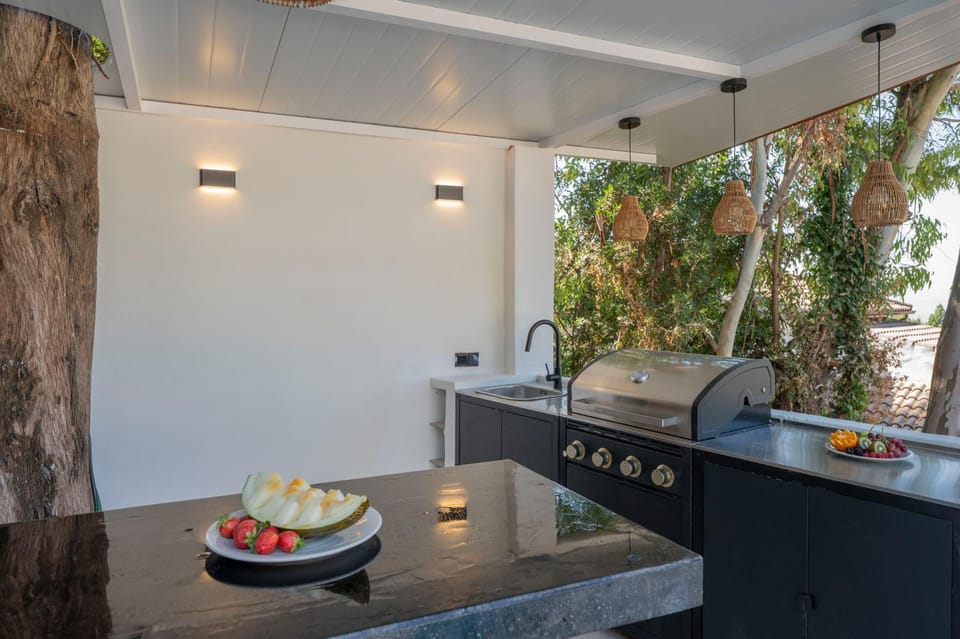 BBQ facilities, Food and drinks, Food