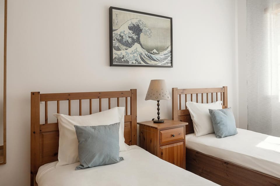 Bed, Photo of the whole room, Decorative detail, Bedroom