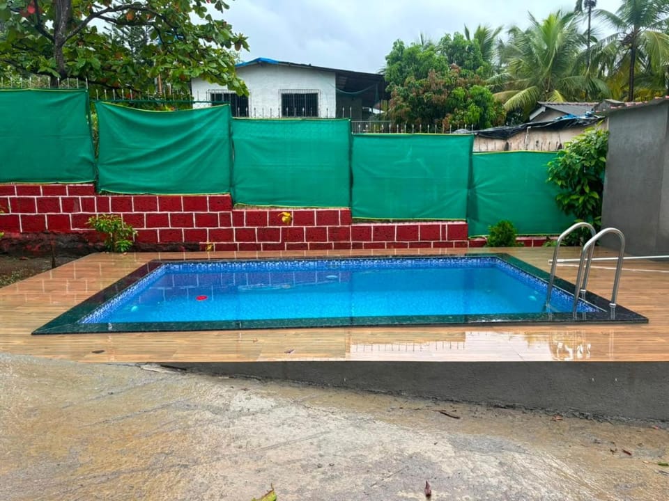 Swimming pool, Swimming pool