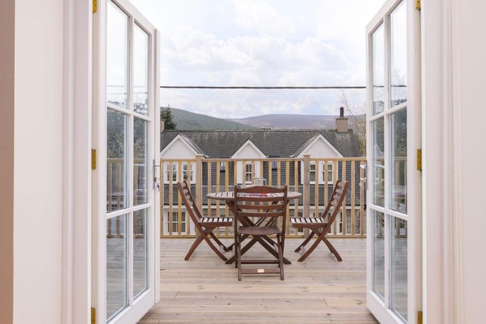 The Gairn - Luxury Ballater Apartment with Balcony & Parking Apartment in Ballater
