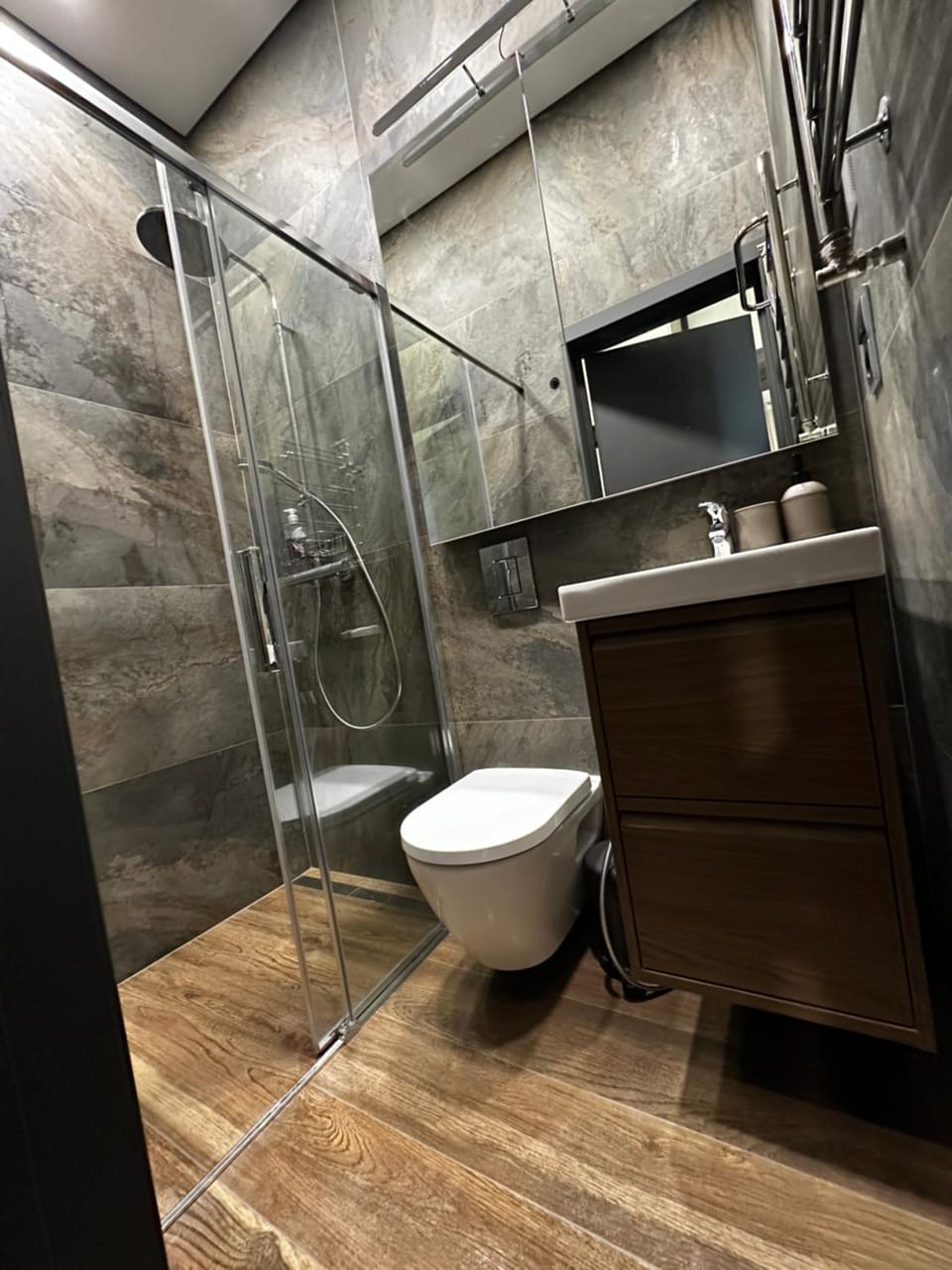Shower, Toilet