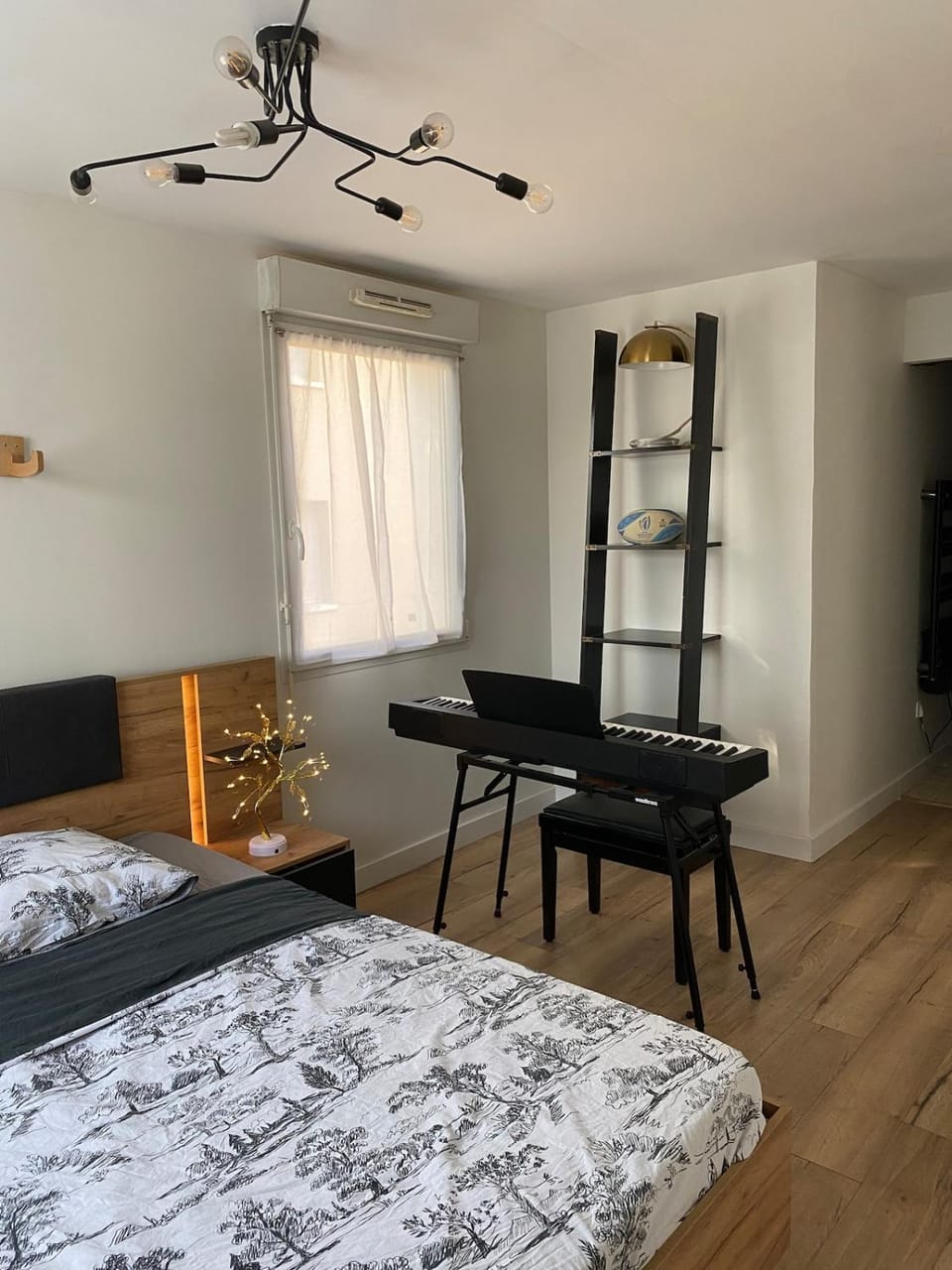 Bed, Photo of the whole room, Bedroom