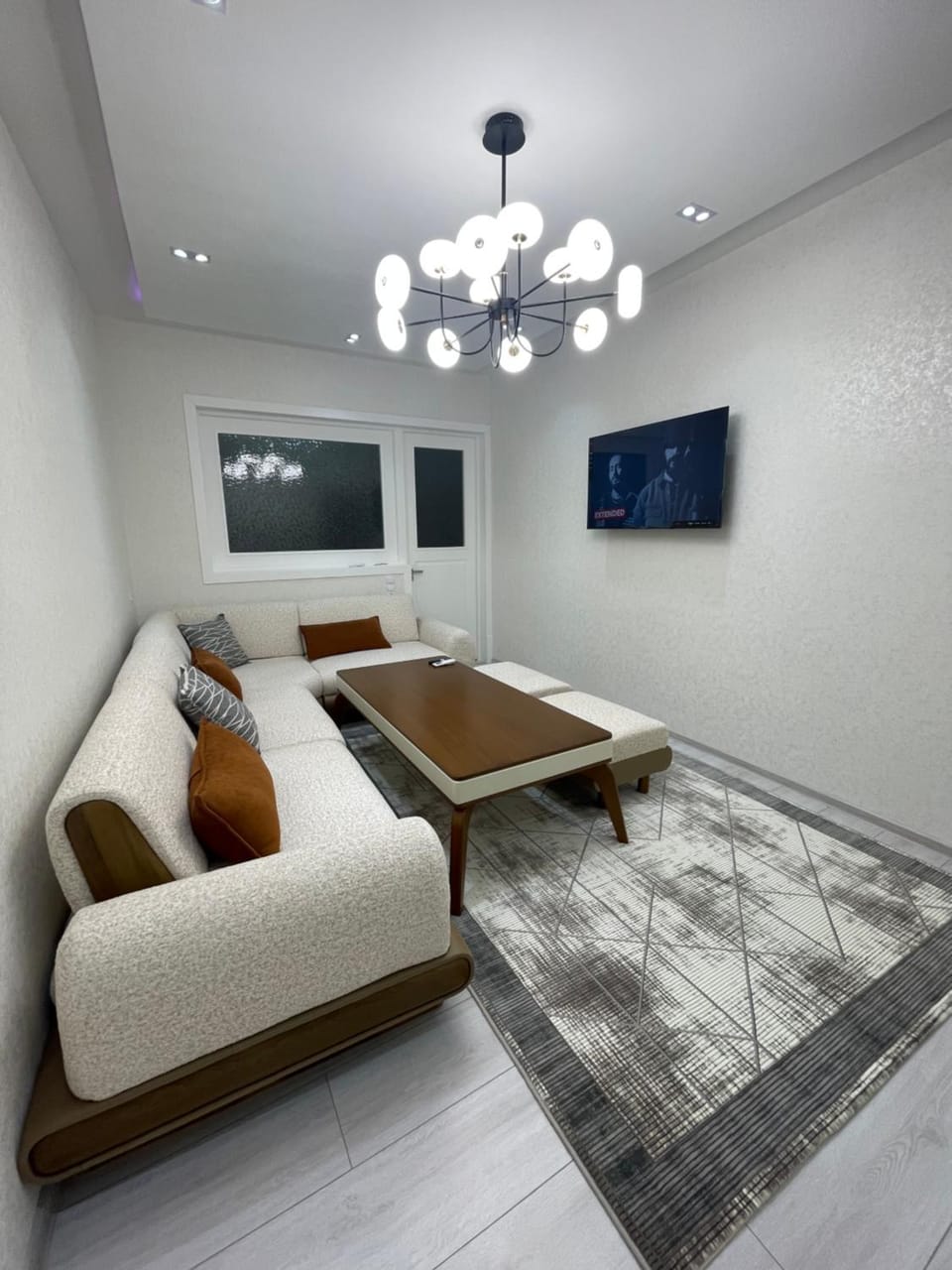 Bed, TV and multimedia, Living room, Seating area