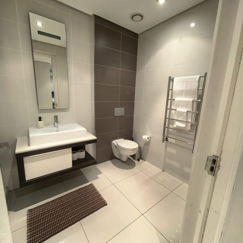 Bathroom, Bath, towels