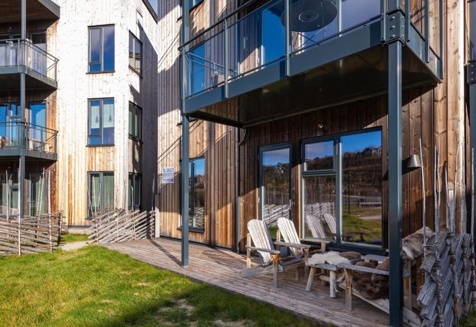 Property building, Garden, Balcony/Terrace, Garden view