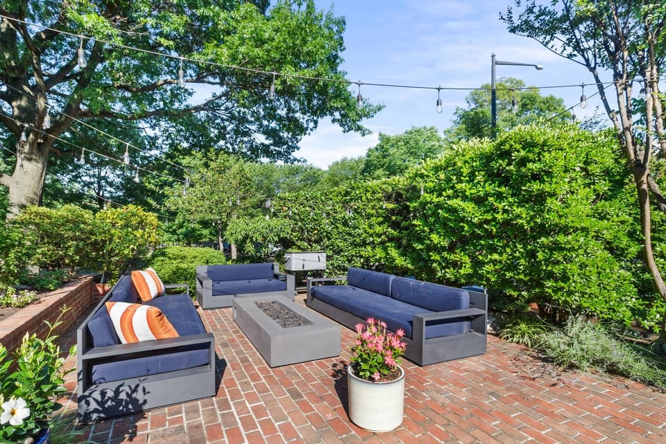 Sojourn Sunlit 4BD Rowhome on Capitol Hill House in Capitol Hill