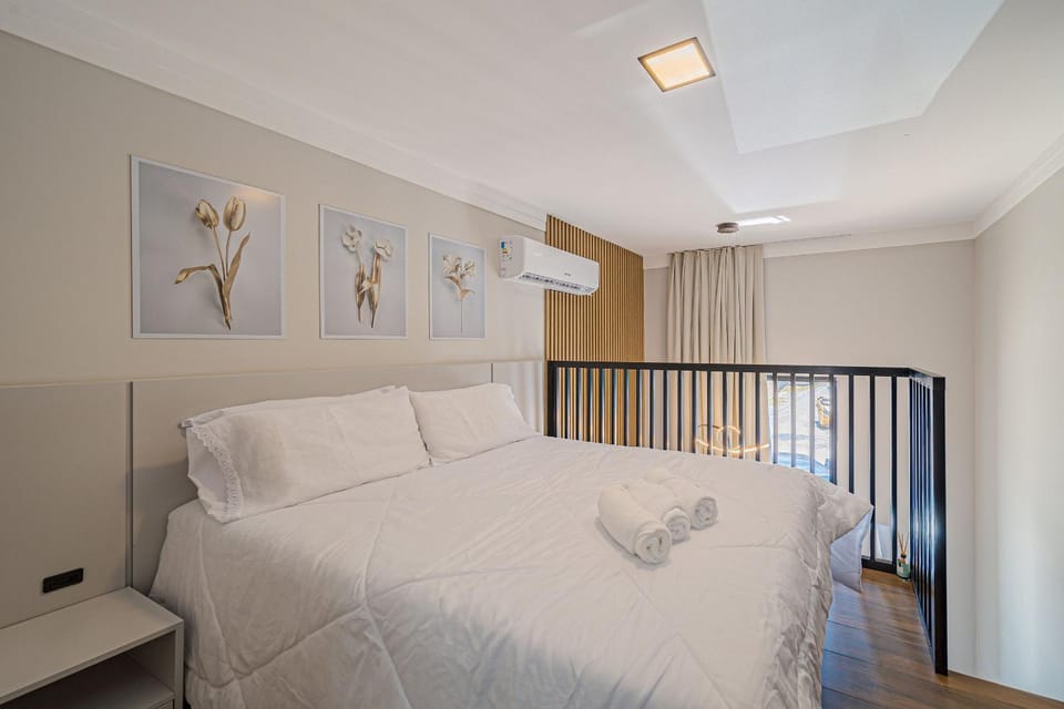 Bed, Bedroom, Seasons