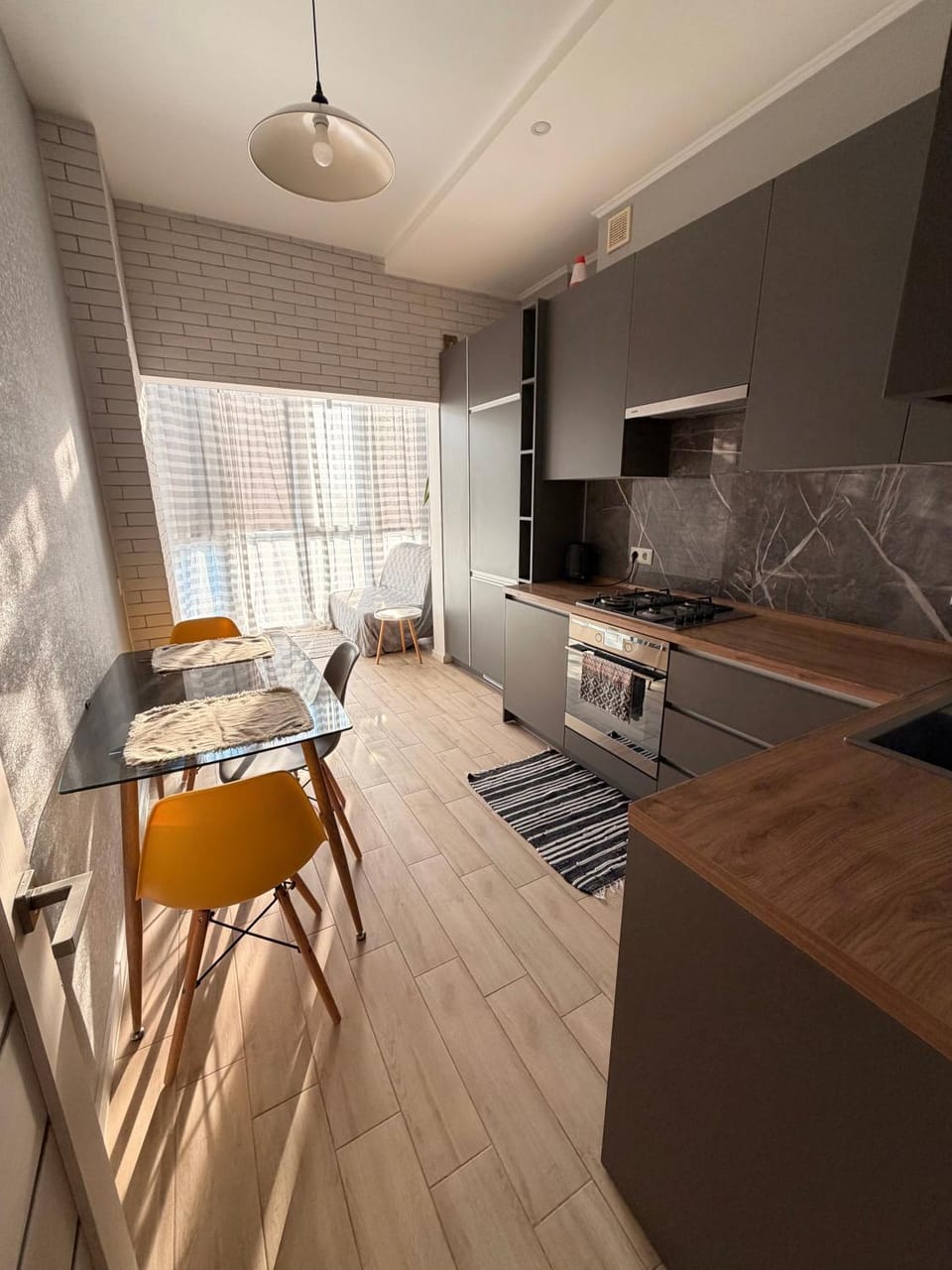 Kitchen or kitchenette, Dining area, stove