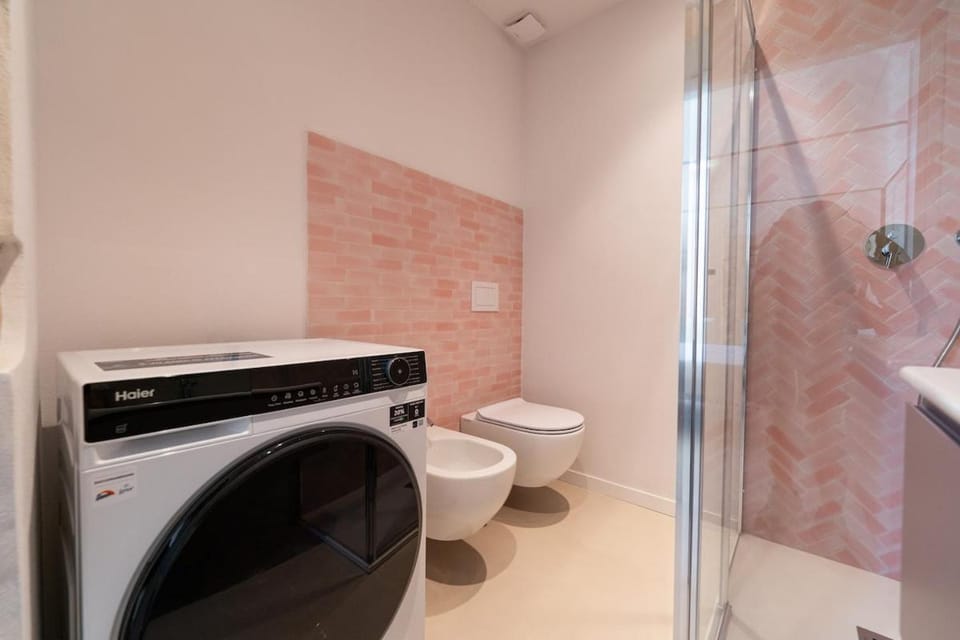 Shower, Toilet, Bathroom, bidet, washing machine, dryer