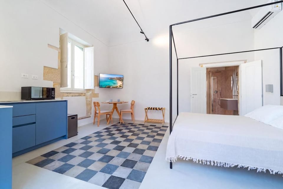 Bed, TV and multimedia, Kitchen or kitchenette, Dining area, Bedroom