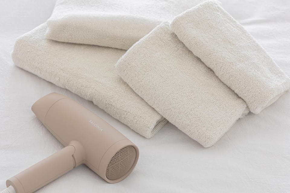 hair dryier, towels