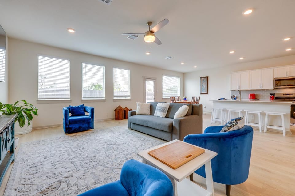 Fenced Yard! Family Getaway, Near Texas Ski Ranch House in San Marcos
