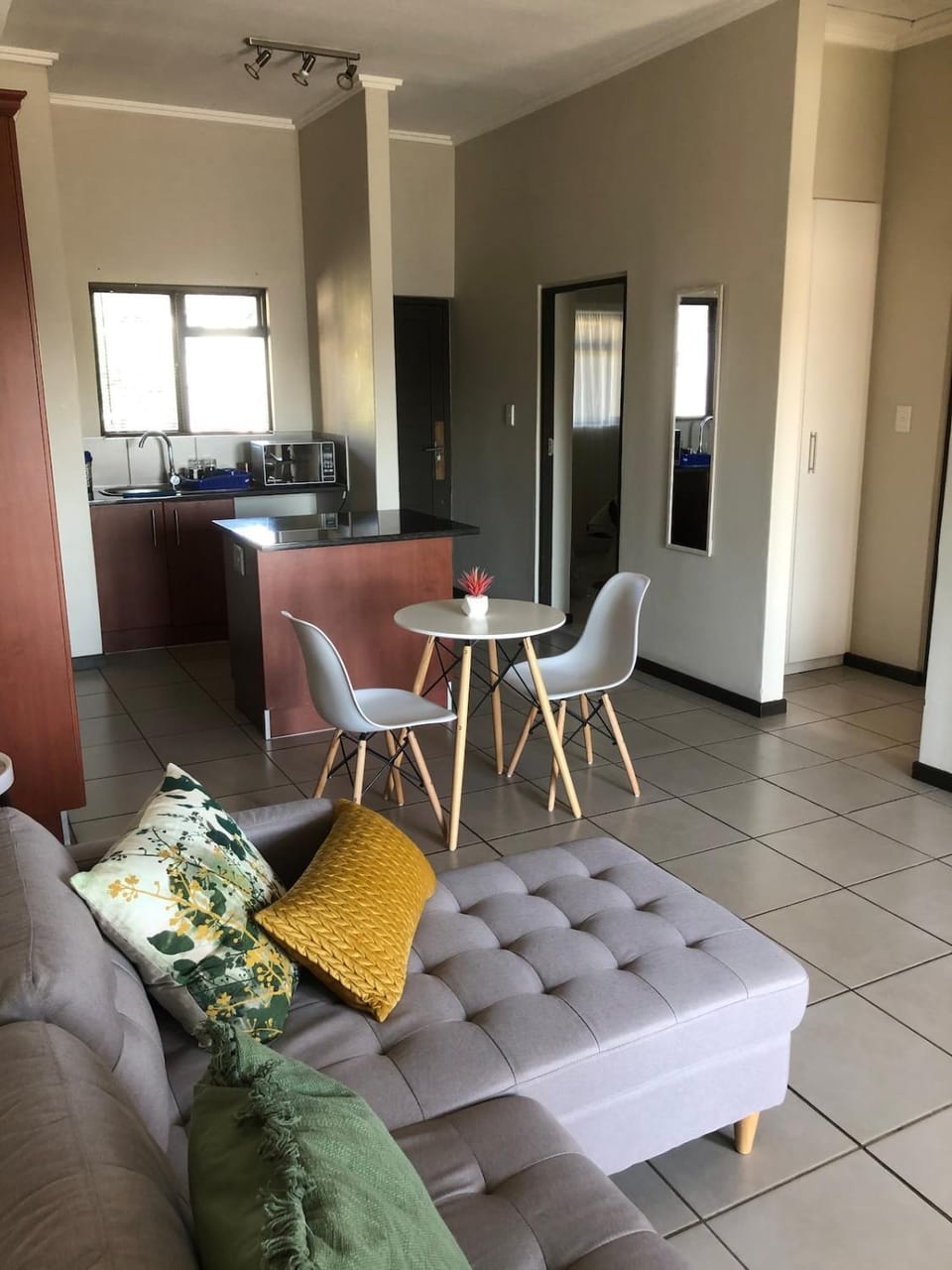 Spacious & modern penthouse level apartment Apartment in Durban