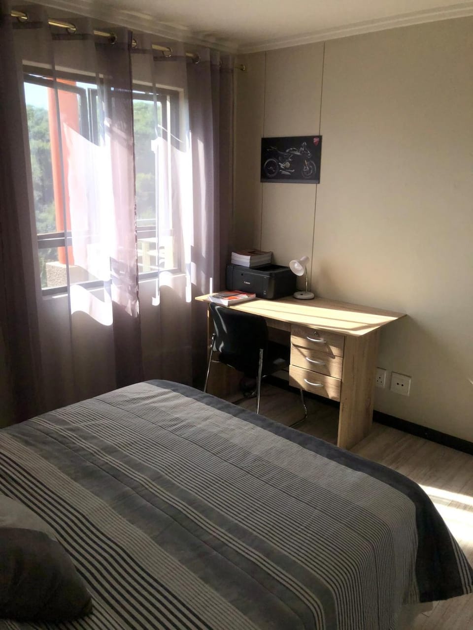 Spacious & modern penthouse level apartment Apartment in Durban